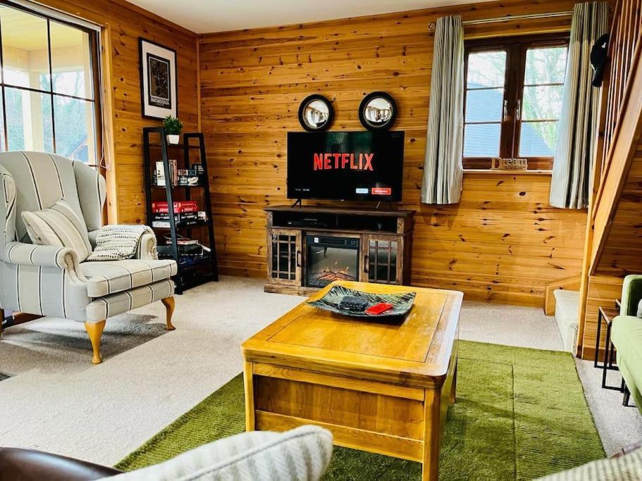 Artro Lodge Luxury 3 Bedroom, 3 Bathroom & Hot Tub 兰贝德 外观 照片