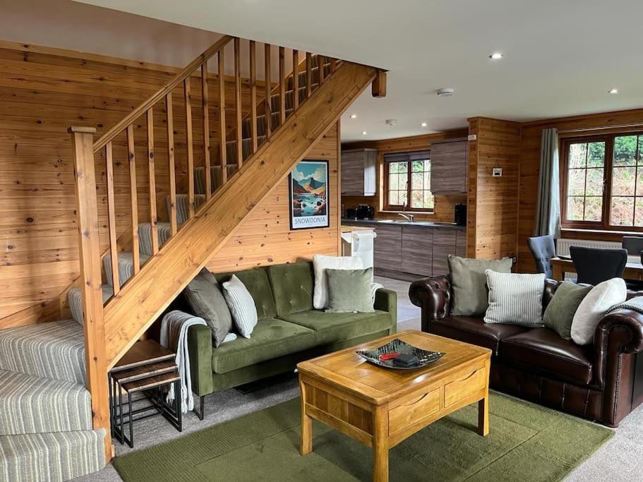 Artro Lodge Luxury 3 Bedroom, 3 Bathroom & Hot Tub 兰贝德 外观 照片