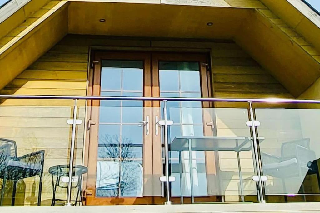 Artro Lodge Luxury 3 Bedroom, 3 Bathroom & Hot Tub 兰贝德 外观 照片